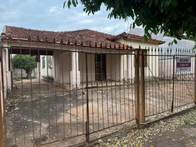 Casa com 2 Quartos para alugar, 100m² no Centro, Ibirá