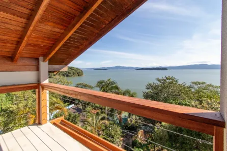 Imóvel Comercial com 3 Quartos à venda, 647m² no Sambaqui, Florianópolis