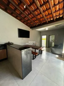 Casa com 3 Quartos à venda, 220m² no Jardim Patrícia, Uberlândia
