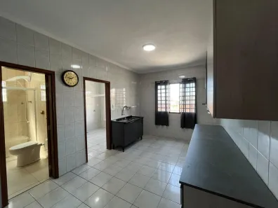 Casa com 2 Quartos para alugar, 196m² no Vila Brasilina, São Paulo