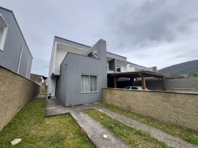 Sobrado com 3 Quartos à venda, 180m² no São João do Rio Vermelho, Florianópolis