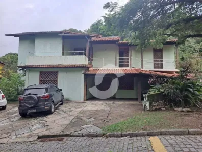 Casa de Condomínio com 4 Quartos à venda, 400m² no Pendotiba, Niterói