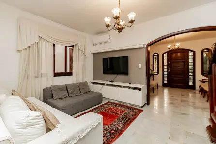 Casa com 4 Quartos para alugar, 190m² no Santa Cecília, Porto Alegre