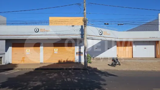 Ponto Comercial para alugar, 1600m² no Daniel Fonseca, Uberlândia