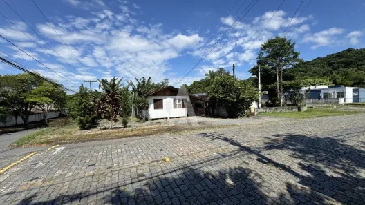 Lote/Terreno à venda, 450m² no Atiradores, Joinville