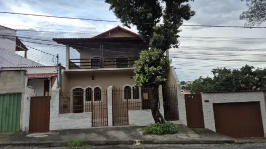 Casa com 2 Quartos para alugar, 45m² no Céu Azul, Belo Horizonte