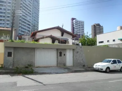 Casa com 4 Quartos para alugar, 700m² no Cocó, Fortaleza