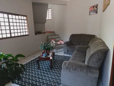 Sobrado com 3 Quartos à venda, 256m² no Jardim Rosely, Pindamonhangaba