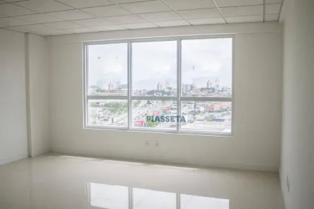 Sala Comercial para alugar, 32m² no Barreiros, São José
