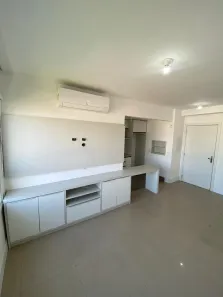 Apartamento com 3 Quartos para alugar, 77m² no Navegantes, Porto Alegre