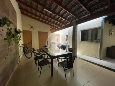 Casa com 3 Quartos à venda, 235m² no Jardim Europa, Uberlândia