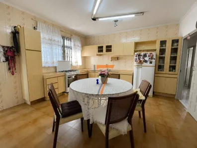 Casa com 3 Quartos para alugar, 196m² no Barreiros, São José
