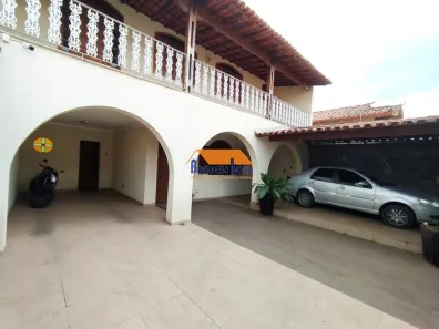 Casa com 5 Quartos à venda, 250m² no Pompéia, Belo Horizonte