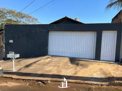 Casa com 3 Quartos para alugar, 56m² no Jardim Alvorada, Uberaba