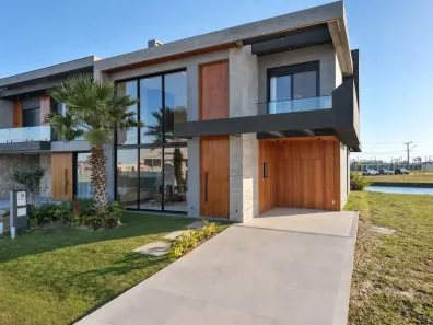 Casa de Condomínio com 5 Quartos à venda, 247m² no XANGRI-LÁ, Xangri-lá