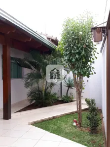 Casa com 3 Quartos à venda, 144m² no Cidade Jardim, Uberlândia