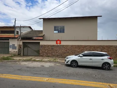 Casa com 4 Quartos à venda, 206m² no Vila Santa Isabel, Goiânia
