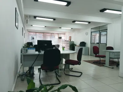 Sala Comercial à venda, 131m² no Centro Histórico, Porto Alegre