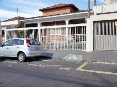 Casa com 3 Quartos para alugar, 320m² no Nossa Senhora Aparecida, Uberlândia