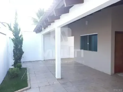 Casa com 3 Quartos para alugar, 180m² no Nova Uberlândia, Uberlândia