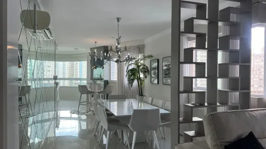 Apartamento com 3 Quartos para alugar, 130m² no Centro, Balneário Camboriú