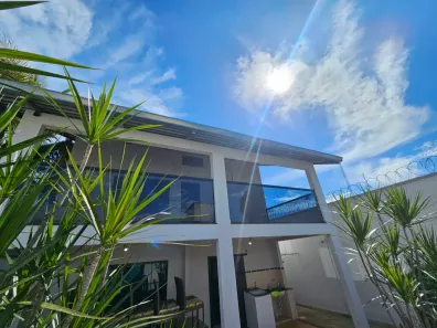 Casa com 4 Quartos para alugar, 295m² no Jardins Madri, Goiânia