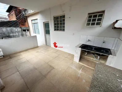 Casa com 2 Quartos para alugar, 70m² no Sagrada Família, Belo Horizonte
