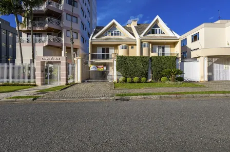 Sobrado com 3 Quartos à venda, 183m² no Bacacheri, Curitiba