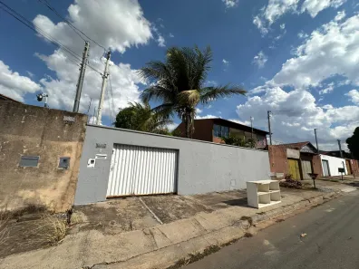 Casa com 3 Quartos para alugar, 180m² no Setor Solar Santa Rita, Goiânia
