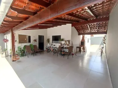 Casa com 3 Quartos à venda, 250m² no Jardim Europa, Uberlândia