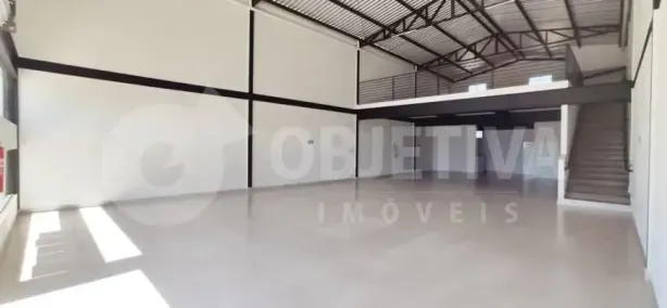 Ponto Comercial para alugar, 359m² no Alto Umuarama, Uberlândia