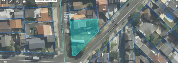 Lote/Terreno à venda, 698m² no Capão Raso, Curitiba