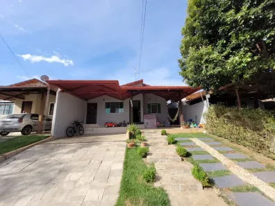 Casa de Condomínio com 3 Quartos à venda, 160m² no Sítio de Recreio Ipê, Goiânia