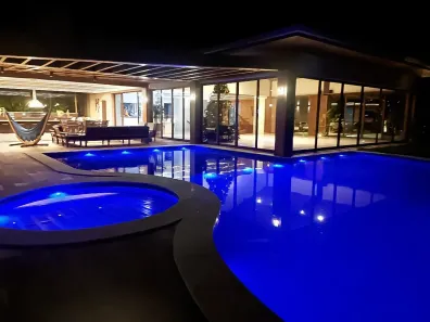 Sobrado com 5 Quartos para alugar, 1200m² no Paralela, Salvador