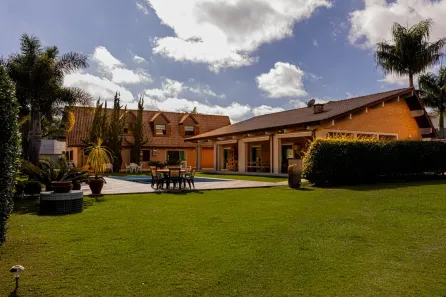 Sobrado com 4 Quartos à venda, 450m² no Centro, Guararema