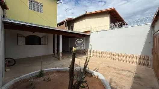 Casa com 3 Quartos para alugar, 146m² no Planalto, Montes Claros