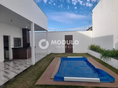 Casa com 3 Quartos para alugar, 169m² no Jardim Inconfidência, Uberlândia