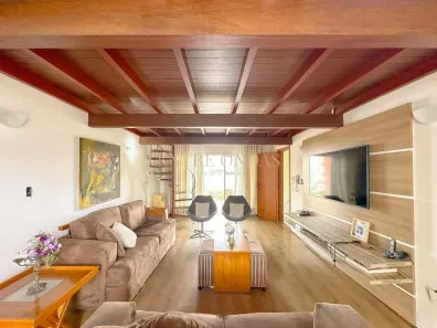 Casa com 4 Quartos para alugar, 250m² no Estreito, Florianópolis