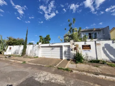 Casa com 4 Quartos à venda, 870m² no Setor Gentil Meireles, Goiânia