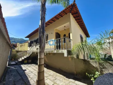 Casa com 4 Quartos à venda, 180m² no Mosela, Petrópolis