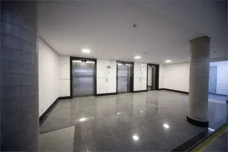 Prédio Comercial para alugar, 6189m² no Jardim dos Camargos, Barueri