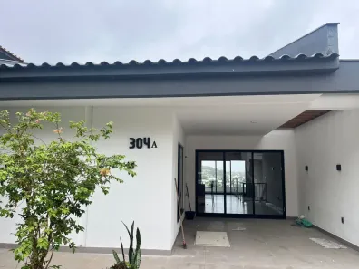 Casa de Condomínio com 3 Quartos para alugar, 200m² no Lagoa, Macaé