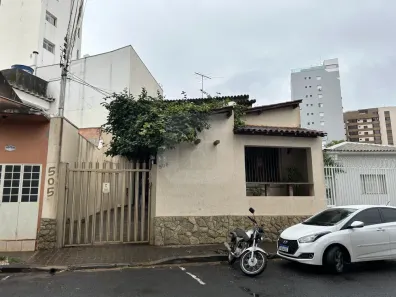 Sobrado com 3 Quartos para alugar, 350m² no Fundinho, Uberlândia