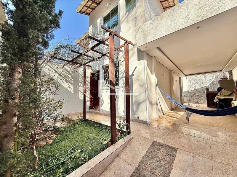 Casa com 2 quartos — Santa Amélia, Belo Horizonte
