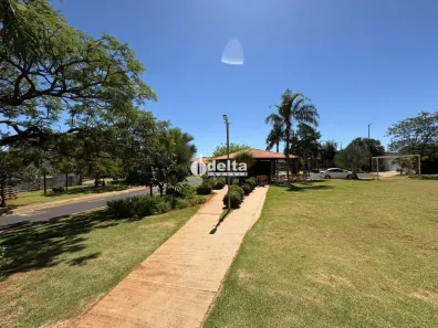 Casa de Condomínio com 3 Quartos à venda, 250m² no Laranjeiras, Uberlândia