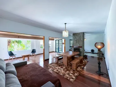 Casa com 4 Quartos à venda, 235m² no Albuquerque, Teresópolis