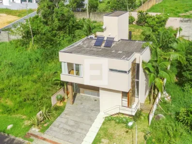 Casa de Condomínio com 3 Quartos à venda, 220m² no Roçado, São José
