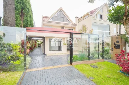 Sobrado com 3 Quartos à venda, 301m² no Boqueirão, Curitiba
