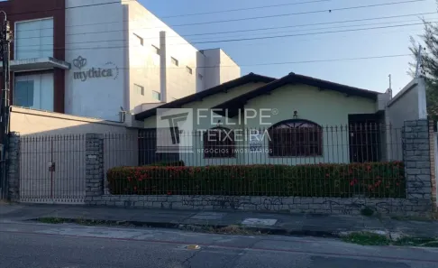 Casa com 6 Quartos à venda, 204m² no Cidade dos Funcionários, Fortaleza
