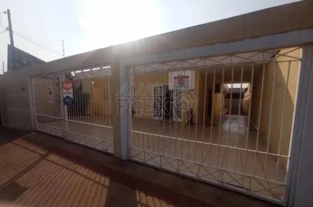 Casa com 4 Quartos para alugar, 150m² no Santos Dumont, Londrina